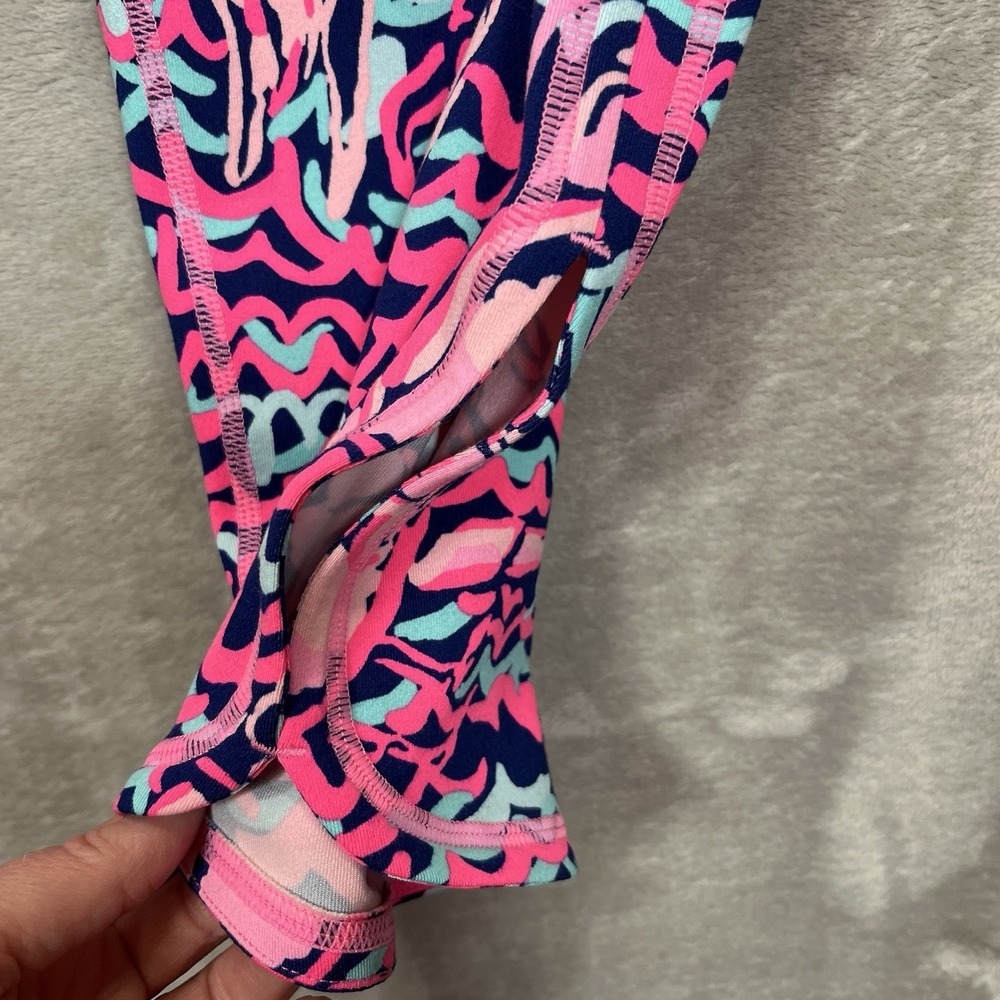 Lilly Pulitzer L Luxletic Weekender Crop Leggings Lobstah Roll Print Pink Navy - Picture 3 of 8